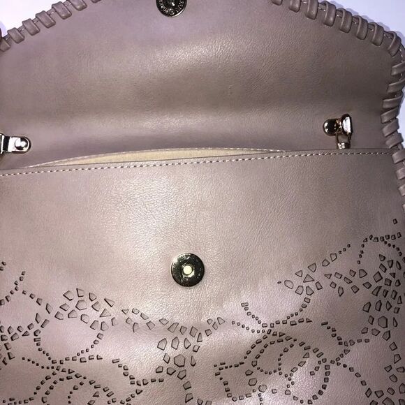 3AM Forever Tan Boho Floral Laser Cut Design Gold Chain Shoulder Bag - Picture 8 of 10